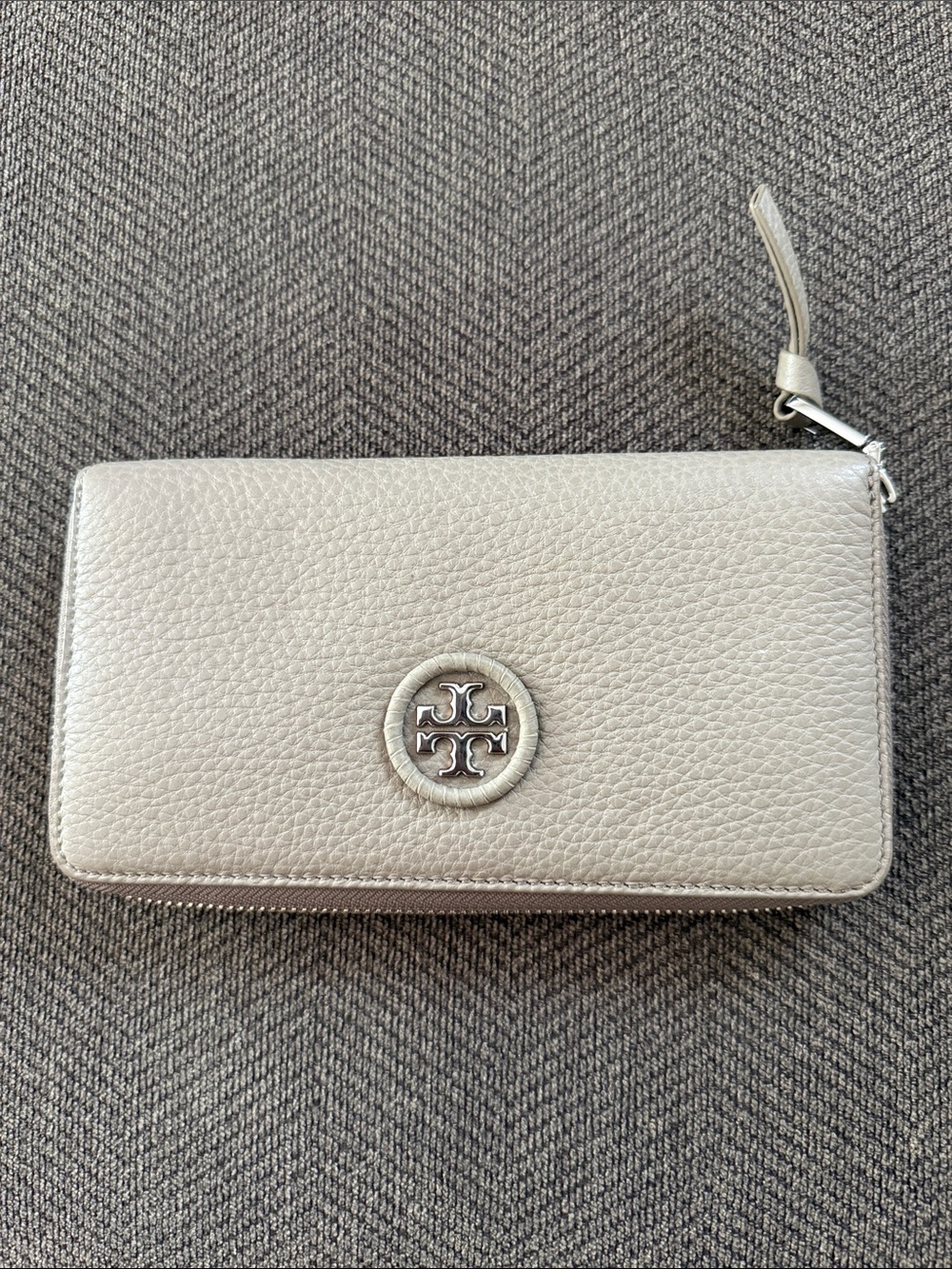 Tory Burch Taupe Pebbled Leather Zip Wallet with Logo